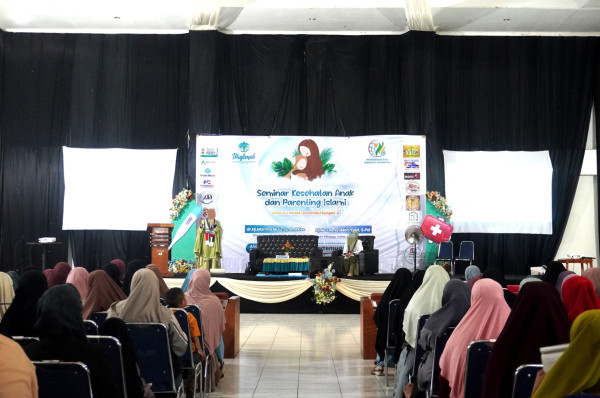 Ratusan Peserta Hadiri Seminar Kesehatan Dan Parenting Islami Muslimah Wahdah Sinjai